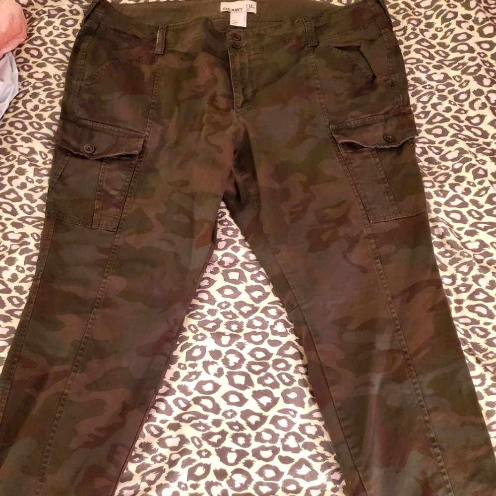 Size 18 Cammo pants.